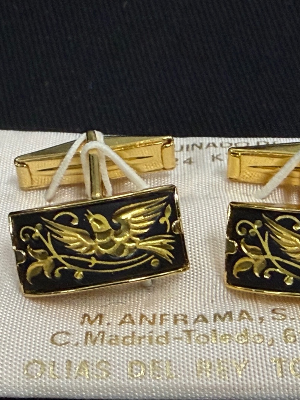 Gold cuff links